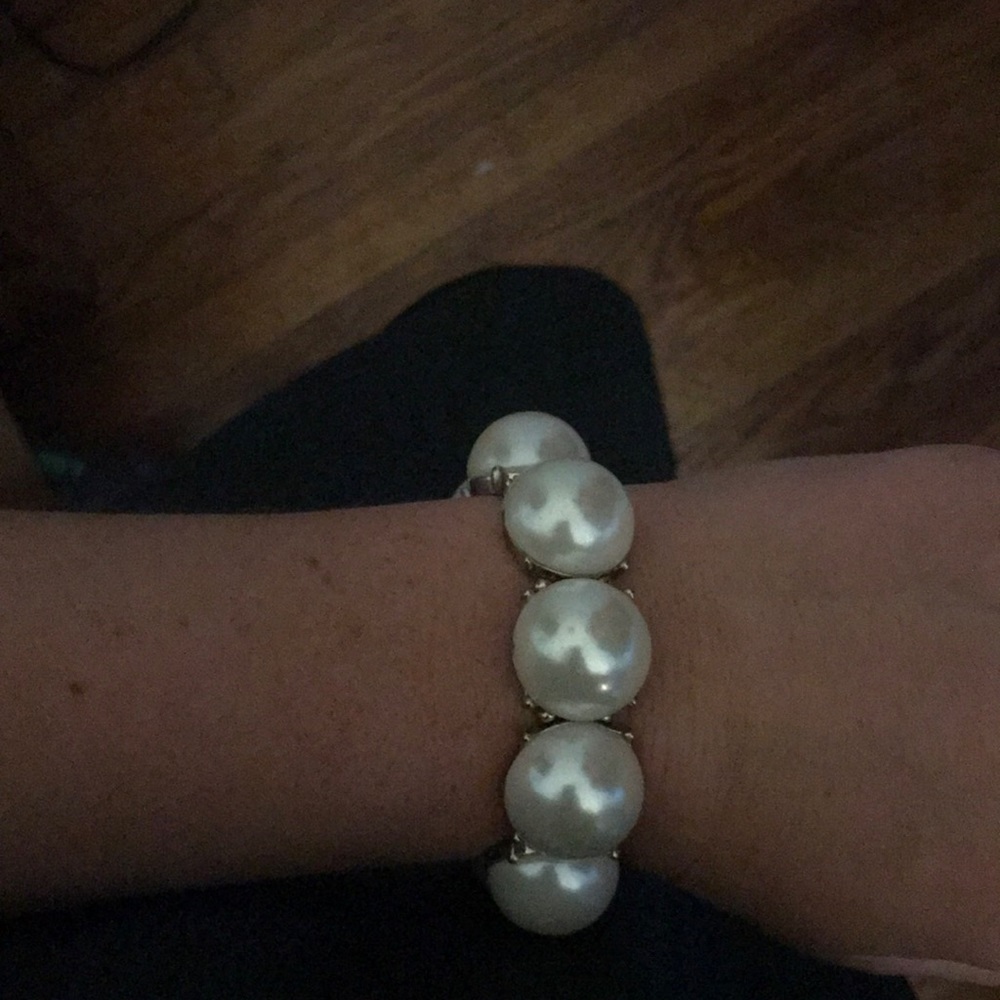 Pearl bracelet